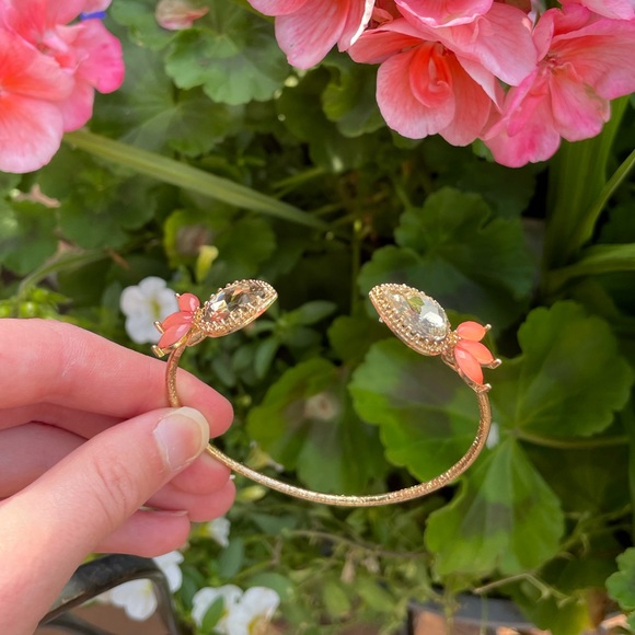 Gold embellished peach detail bracelet - Picture 2 of 8